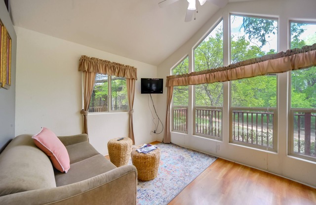 Pet-Friendly Hill Country Cabin w/Shared Hot Tub!