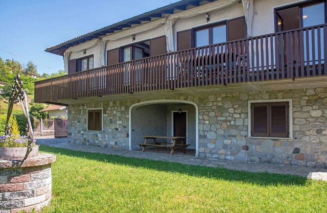 Pet-friendly Holiday Home "Villa Olga Lago Maggiore" with Garden & Balcony