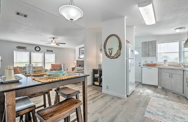 Pet-friendly Home: 10 Mi to Lake Okeechobee!