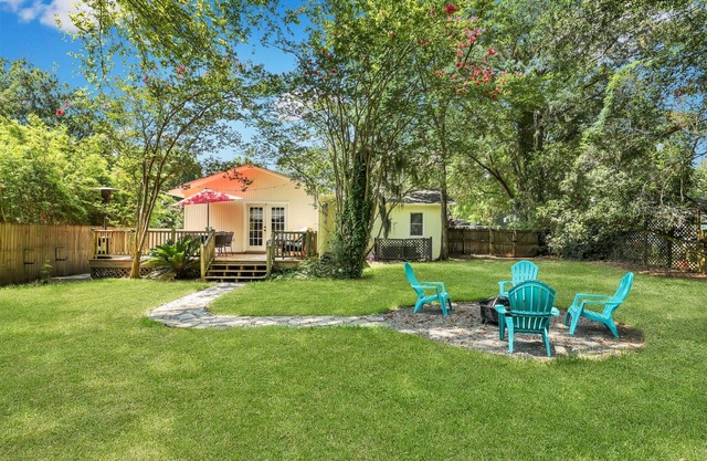Pet Friendly Home with Fenced Yard, Conveniently Located!