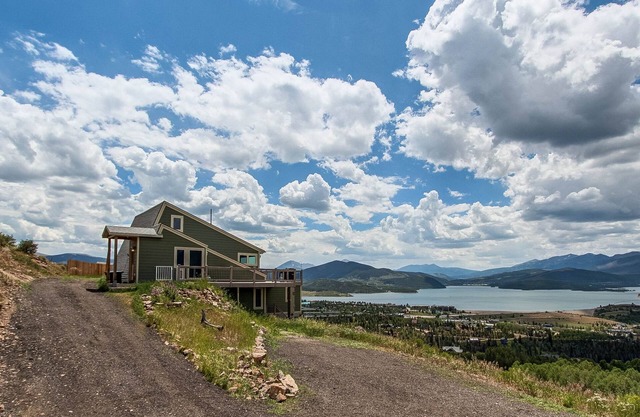 Pet Friendly, Hot Tub, Close proximity to ski resorts