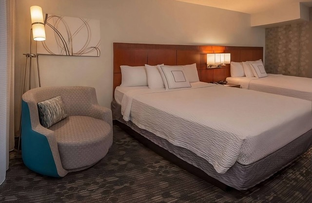 Pet-friendly Hotel! FOUR Relaxing Units, Self Parking!