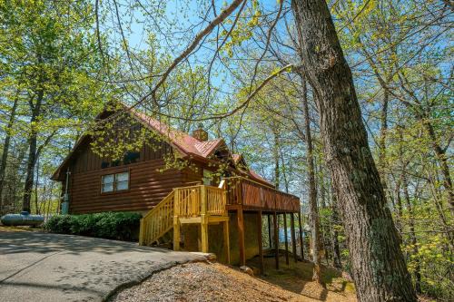 Pet friendly, king bedrooms, smart TVs, pool table, theater room, and hot tub!