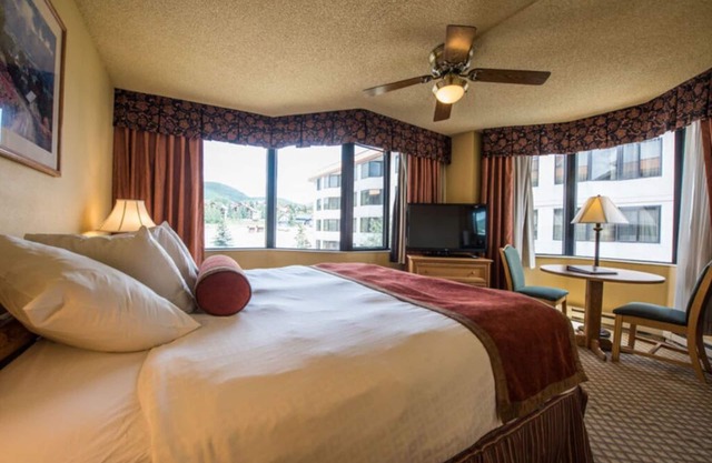 Pet-Friendly King Room | Pools and Near The Slopes