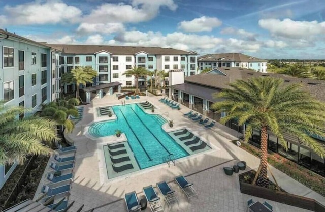 Pet-Friendly, King Bed, 15 Min to Parks, Amenities