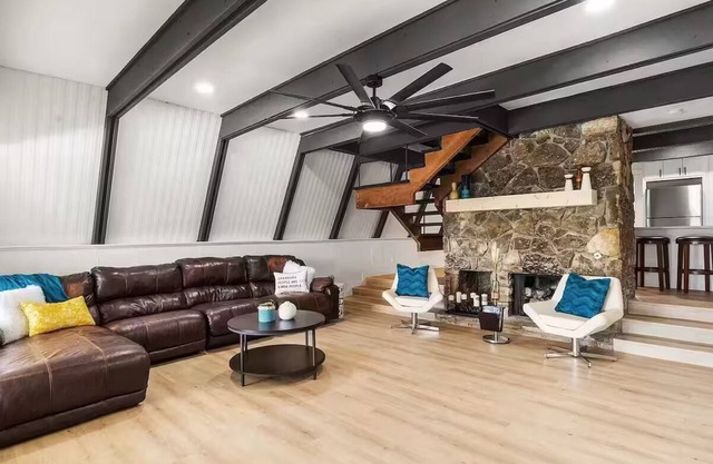 Pet-Friendly Lakehouse w/Gameroom & Kayaks