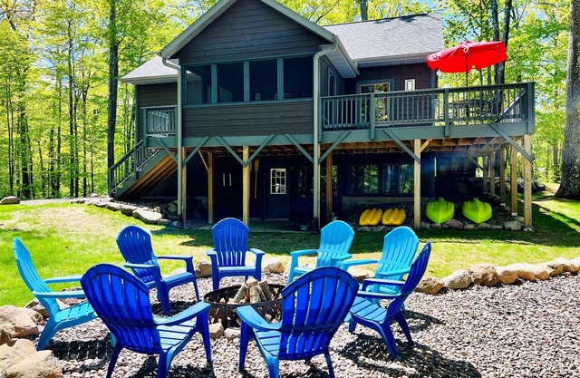 Pet-Friendly Lakeside Chalet with Sauna!