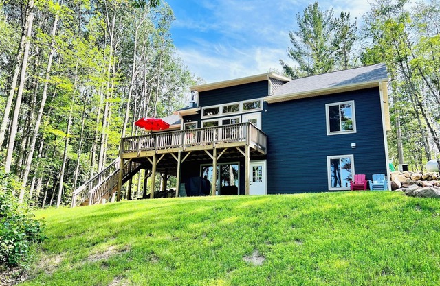 Pet-Friendly Lakeside Lodge with Kayaks and Canoe!