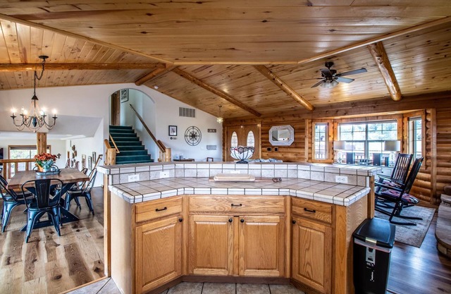 Pet Friendly Large Great Mountain Gathering