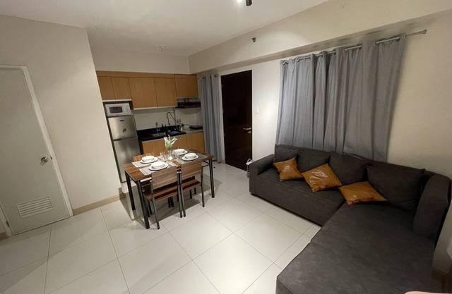 Pet-friendly modern condo amidst the pine tree scenery
