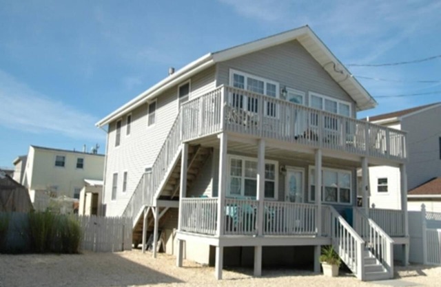 Pet friendly. Oceanside. Brant Beach. WIFI. Beach Badges. Air Conditioning.