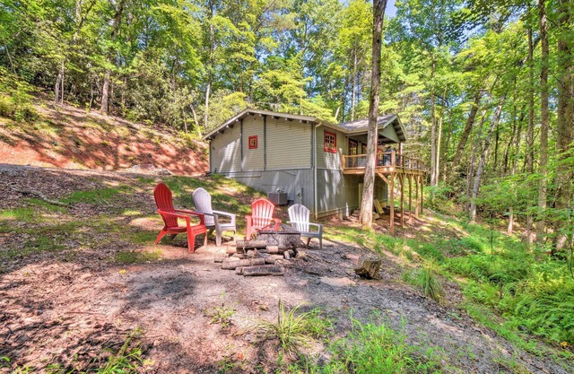 Pet-Friendly Otto Mountain Cabin w/Fireplace!