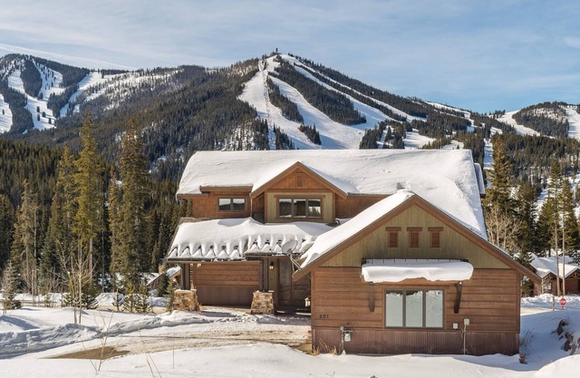 Pet Friendly Paradise | Luxe Neighborhood | Hot Tub & Pool Table | Lakota Reserve
