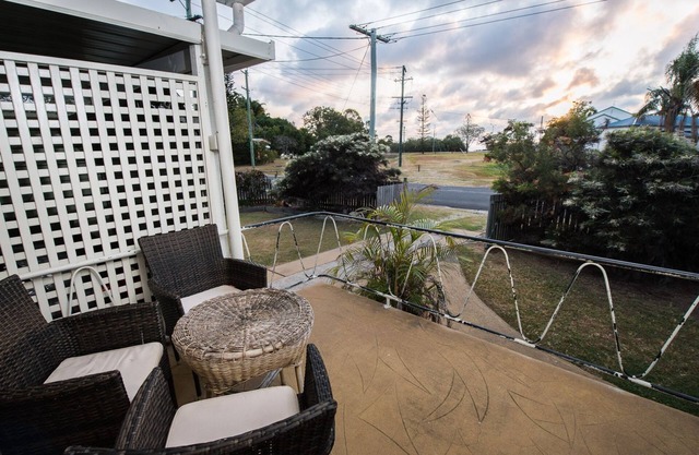 Pet friendly Pialba Beach House across from beach, close to waterpark