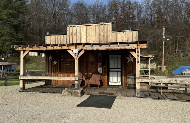 Pet Friendly Rustic Cabin near Hocking Hills in Nelsonville Ohio Unique Stay