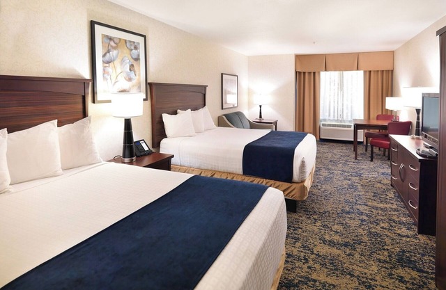 Pet-friendly Stay Featuring Indoor Pool, Sauna & Free Breakfast l 2 Rooms