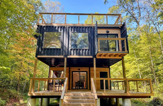 Pet friendly shipping container home. Located close to the parks and winery.
