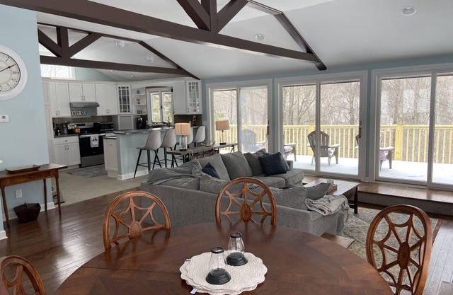 Pet Friendly Ski House with Hot Tub