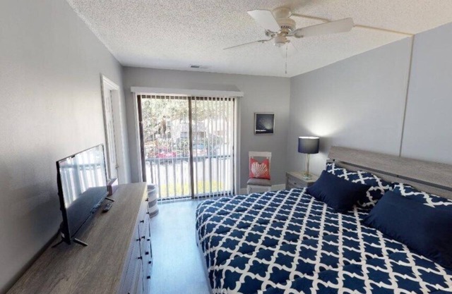 PET FRIENDLY Stone's Throw Villa! Quick walk to beach!