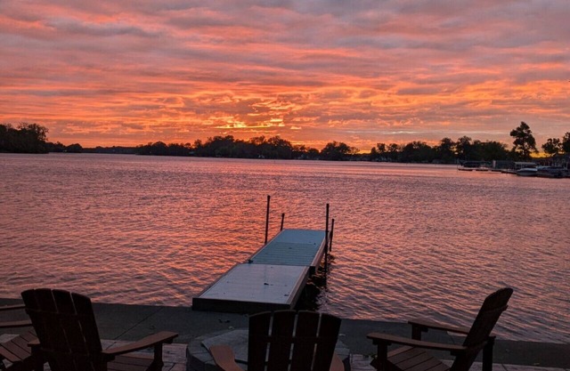 Pet Friendly Sunset Lakefront Cottage in Fox Lake w/Boat Pier