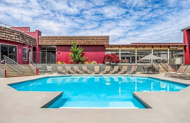 Pet-friendly Unit Close to Splash Down Cove Water Park! w/Onsite Pool, Parking!