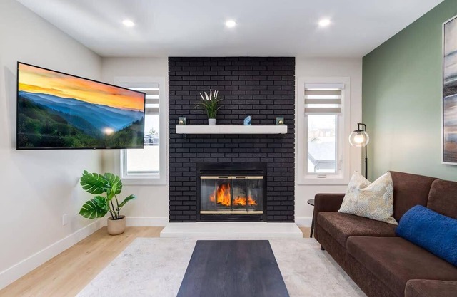 Pet Friendly Unit in SW Calgary