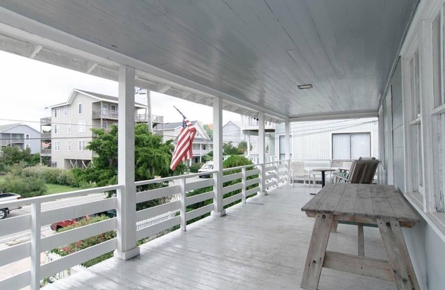 Pet Friendly Duplex Across from Crystal Pier