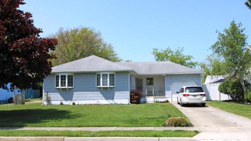 Pet Friendly, Walk To Beach