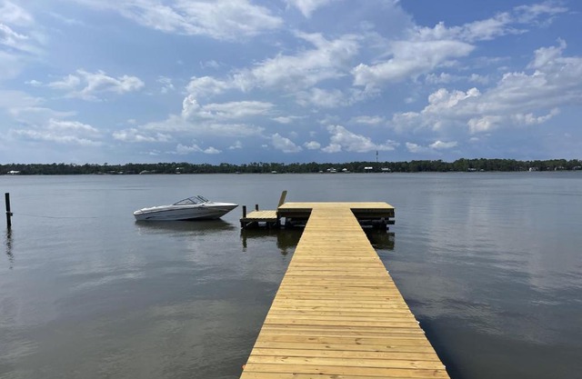 Pet Friendly Waterfront Andrews Cottage