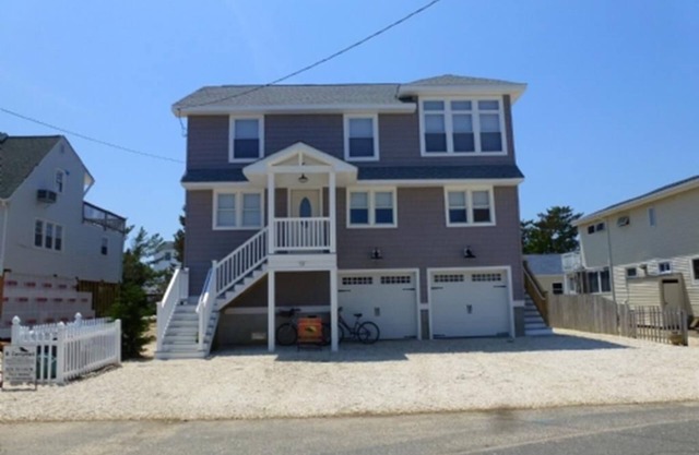 Pet Friendly. WiFi. Beach Badges. Beach Chairs. Balcony. Bayview.