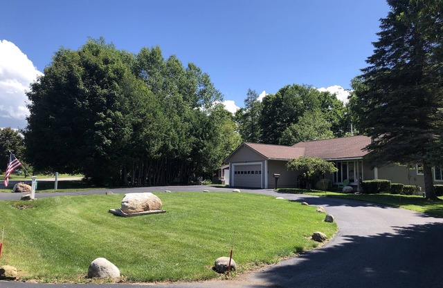 Petoskey Getaway relaxing home in a great location