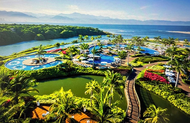 PGA GRAND LUXXE 1 King , Balcony, trams to dining, golf, pools, 2500 acresn