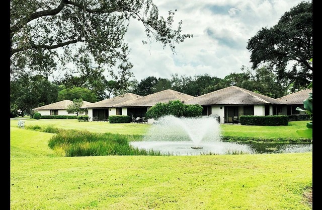 PGA NATIONAL CLUB COTTAGE 2BR 2BA