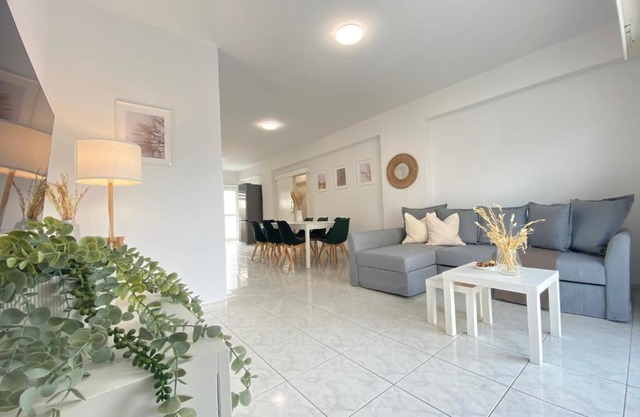 Phaedrus Living Down Town Flat Stephania 302