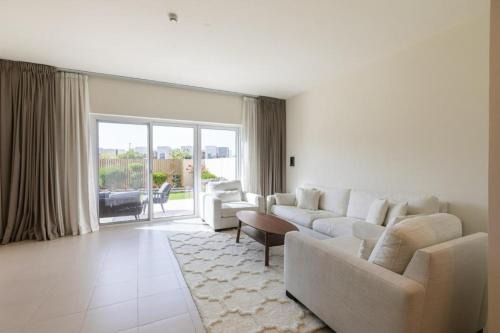 Phaedrus Living Urbana Serenity Escape