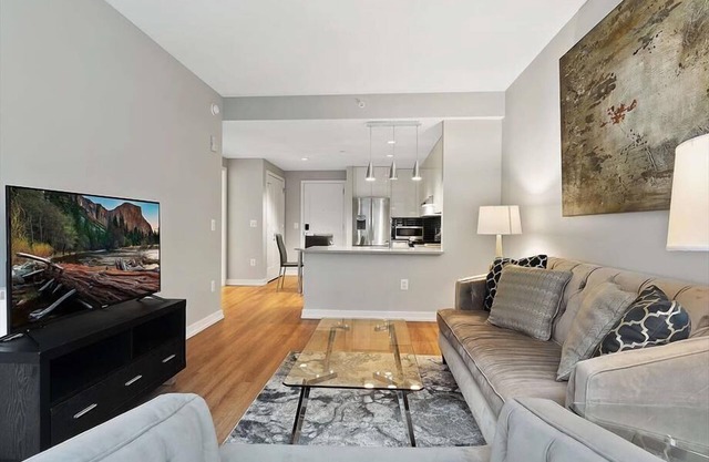 Philly 1BR w/Deck | nr Rittenhouse Square & Schuylkill Banks