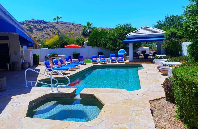 Phoenix-Glendale, Resort-Style Heated Saltwater Pool & Spa, Walk To Hiking.