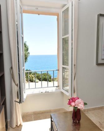 PICASSO by the sea Luxurious design house sea view old Antibes for 6