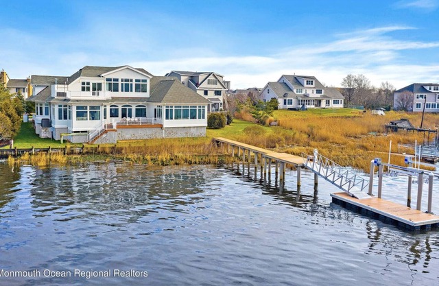 Picture Perfect Monmouth BEACH HOUSE on the Water!