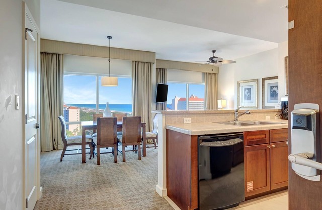 Picturesque Bliss at Luau: 2 Bedroom 2 King Beds, Lagoon Pool Access, Gulf Views at Sandestin Golf and Beach Resort!