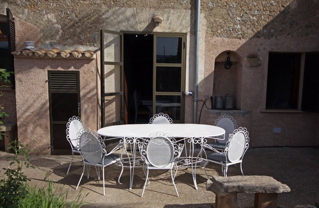 Picturesque typical Mallorcan house from the 19th century with pool