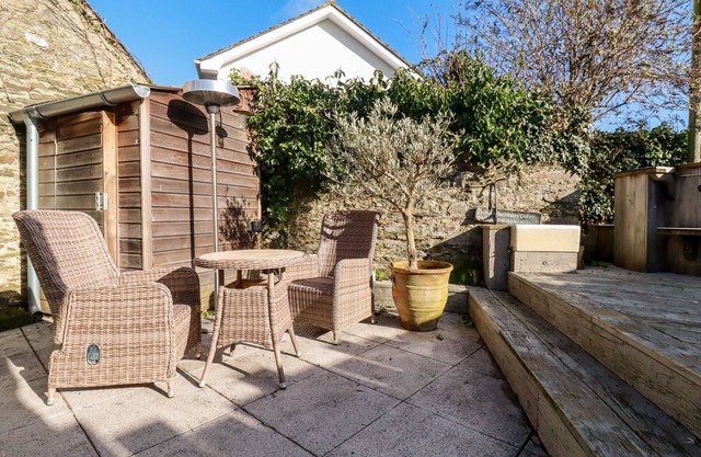 PILGRIM COTTAGE, pet friendly, country holiday cottage in Newquay