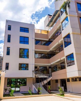 Pine 2 bedroom apartment with a pool