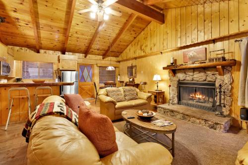 Pine Cone Cottage by Big Bear Vacations Adorable Walk To Lake Furnished Chalet