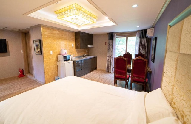 Pine Hill Pension