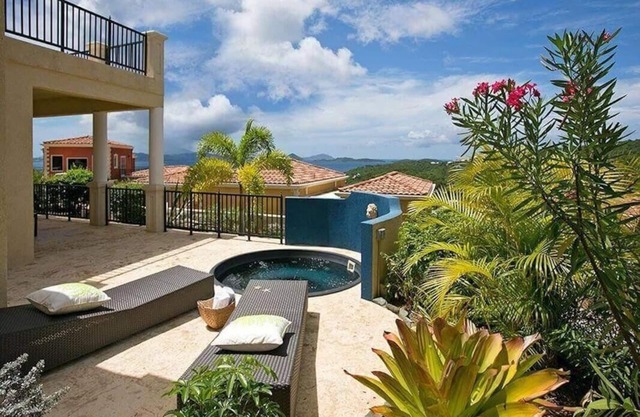 Pineapple, Book Your Holiday Escape Today!
