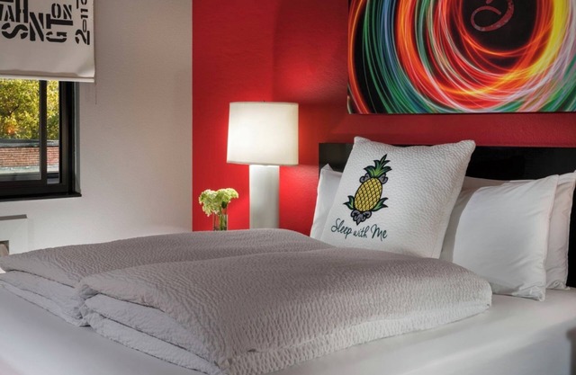 Pineapple Treats & Designer Toiletries in a Vibrant Room near Pike Place Market