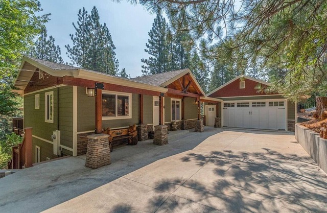 Pinebrook Chalet-Upscale Relaxation-Walk to Pinebrook Lake-drive to Bear Valley