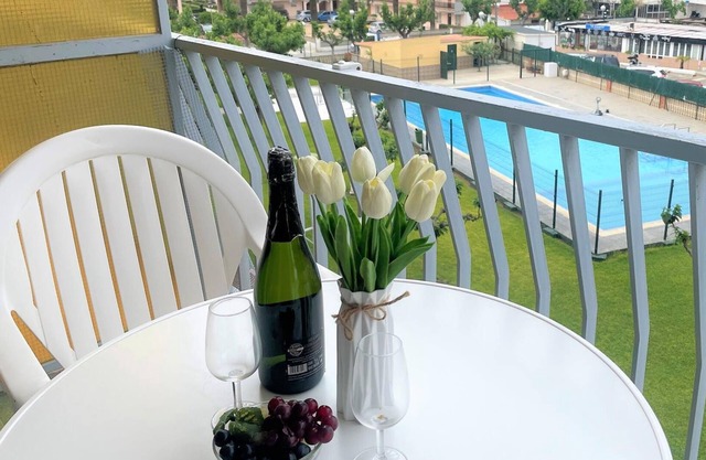 Pineda 3, heated, swimming pool and 130m from the beach.