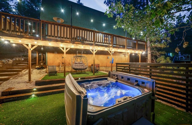 PineDenCabin: HotTub+Arcade+FirePit+EV Charger